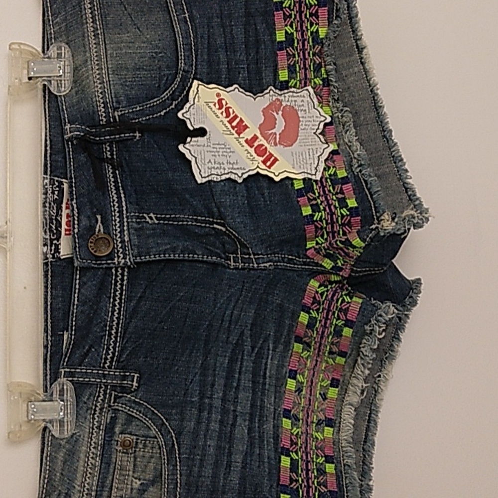 Vintage Y2K Hot Kiss Jean Shorts Size 34 Embroidered Hippie Boho‎ Festival